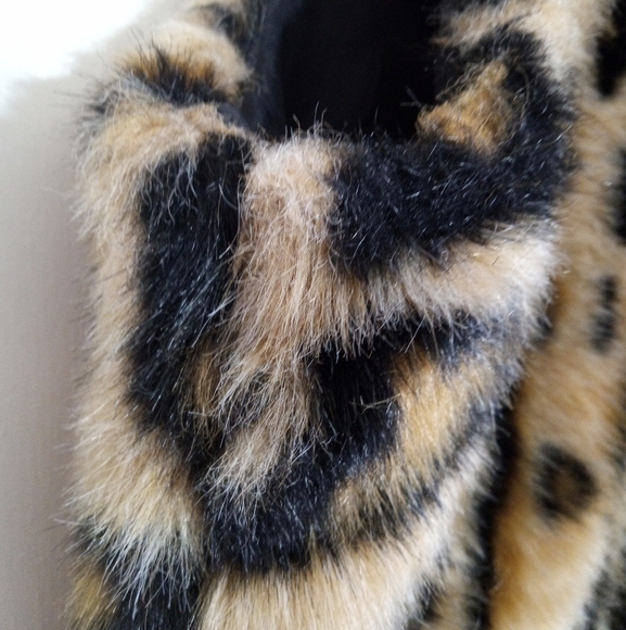 Express Chic Leopard Print Faux Fur Zip Up Vest - Picture 5 of 9